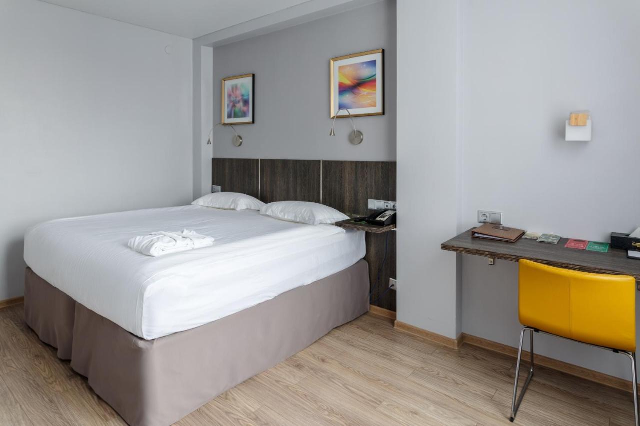 Smart Hotel Bisjkek Eksteriør bilde